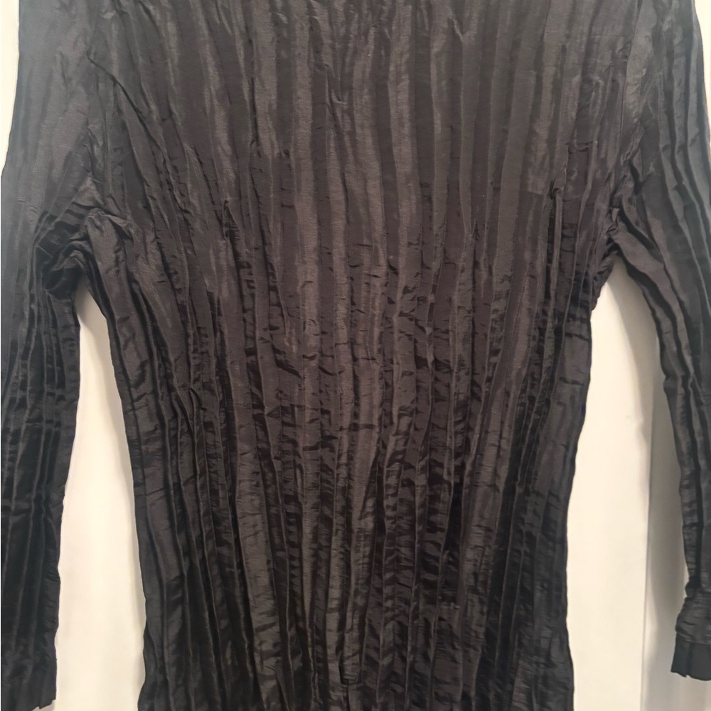 Vintage Agora Ruffled Button-Front Top - Picture 10 of 10